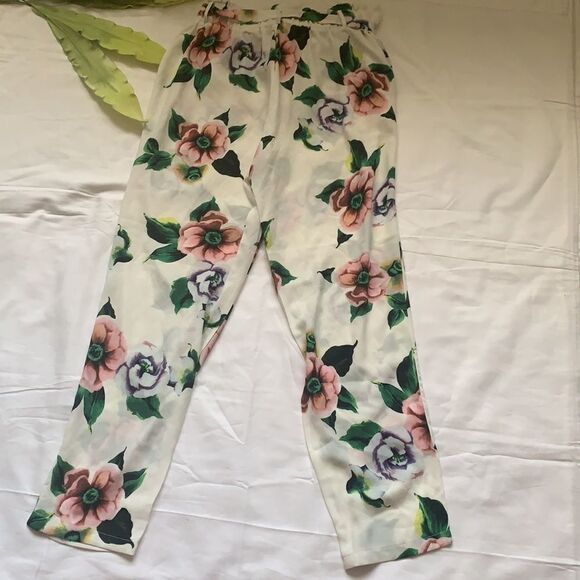 🌸nwt Revamped High Waisted Floral Pants🌸 - Picture 9 of 12